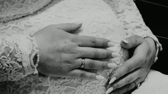 49 évesen, szingliként lett anya a hollywoodi sztár