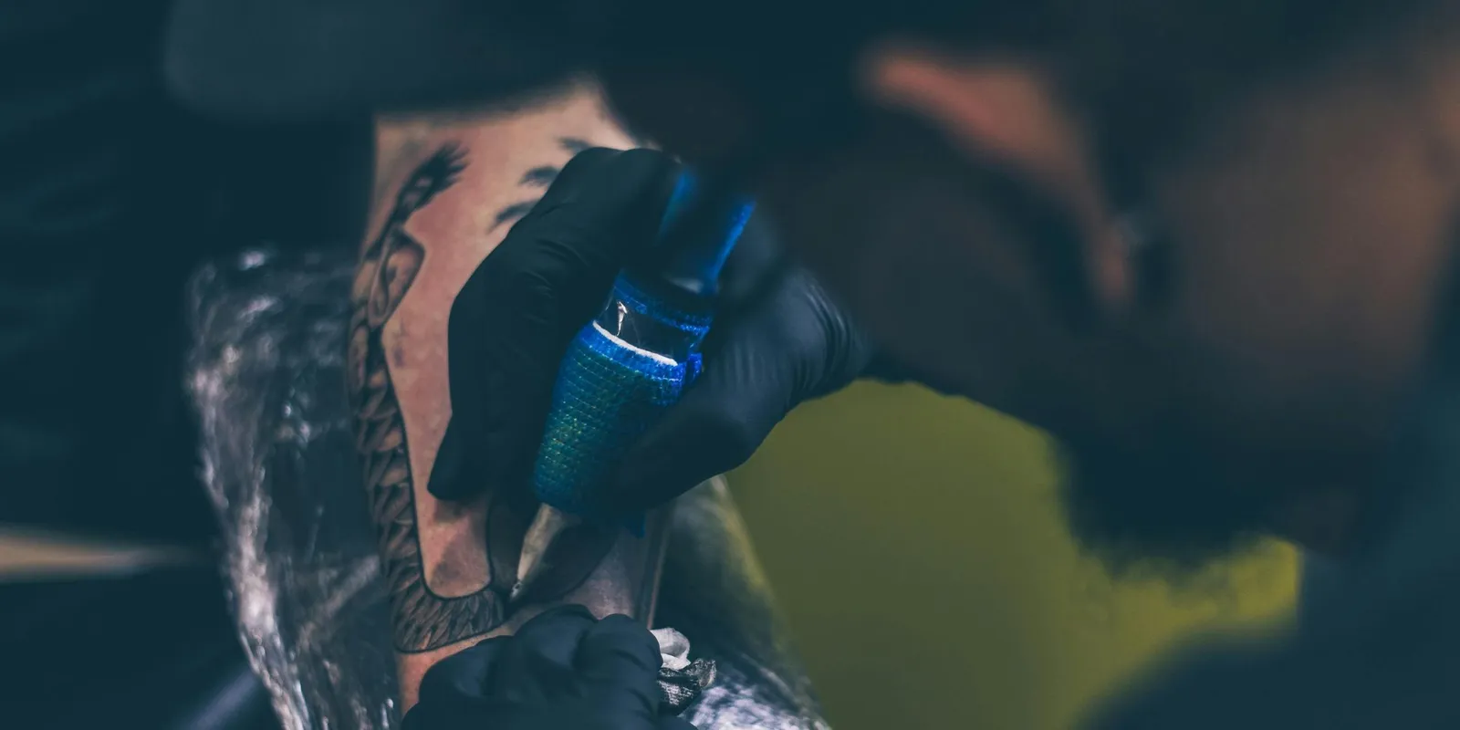 "Kockára tettem a látásomat, tetováltam a szemgolyómra"