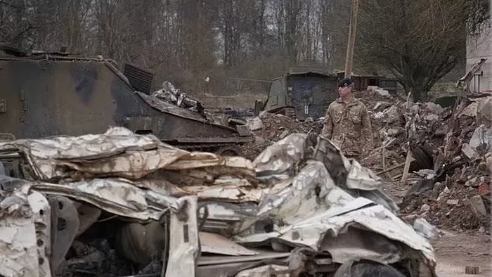 A britek már az oroszok elleni háborúra készülnek: felépítettek egy ukrán falut, hogy gyakorolhassanak