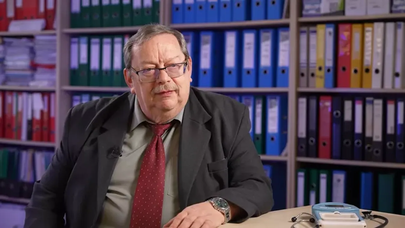 Áldozatokat faggat a boncasztalon Szeles Géza – Videó