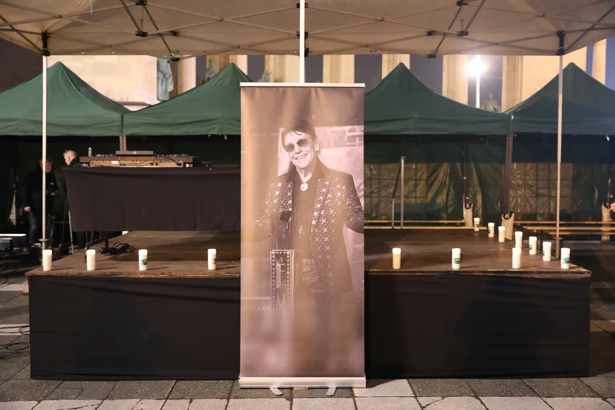 alt=Gyertyagyújtás Fenyő Miklósért 2026.02.06.