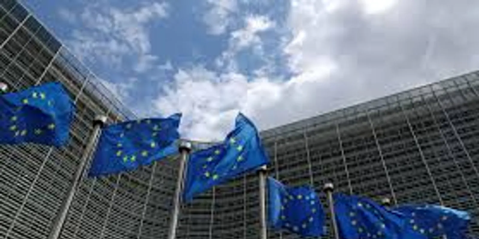 Öt dolog hajtja a brüsszeli háborús gépezetet