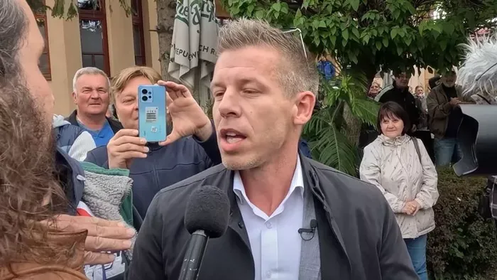 Magyar Péter hazug, kettős életet él!