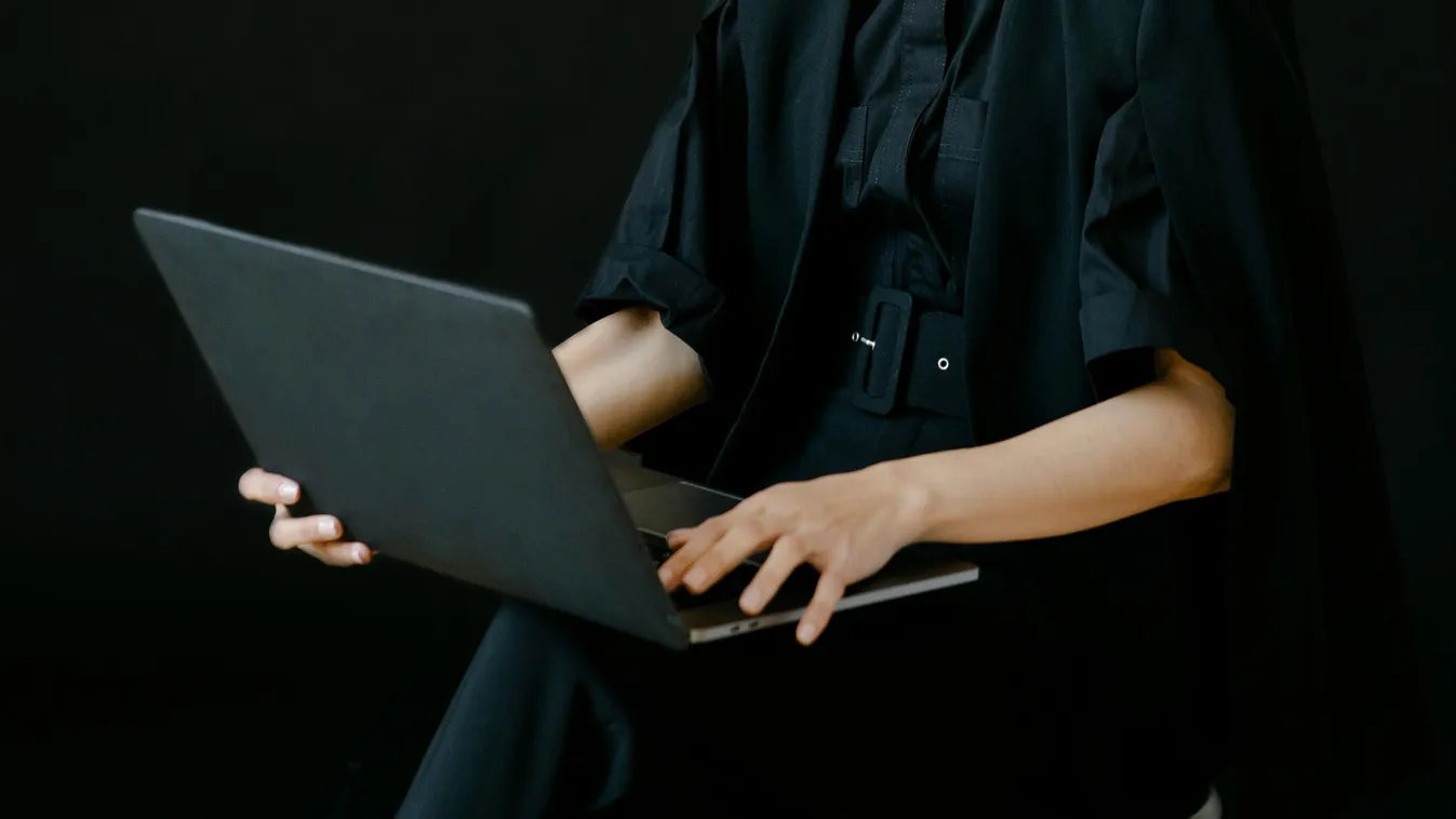 A mesterséges intelligenciával tervelte ki a gyilkosságokat a fiatal nő Kép