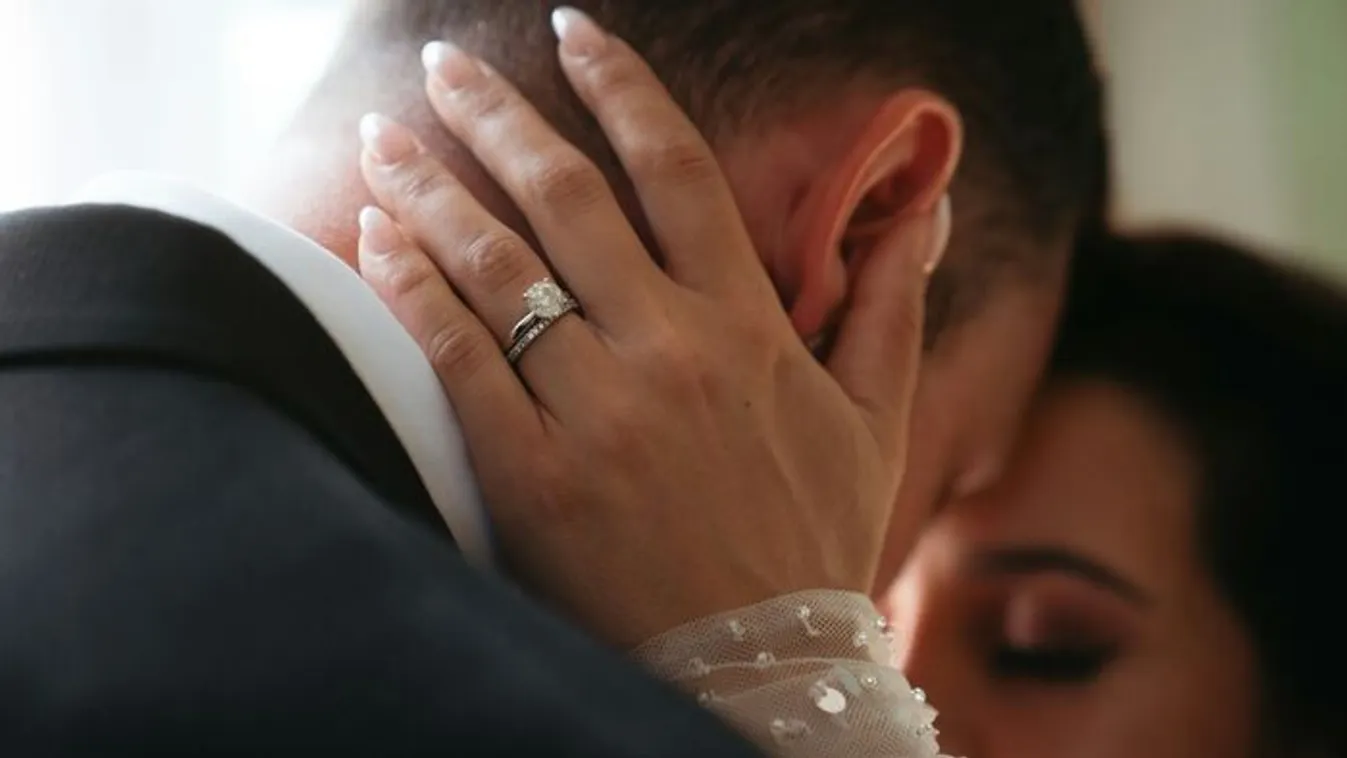 Döbbenet: 85 házassági ajánlatot kapott a gyönyörű modell