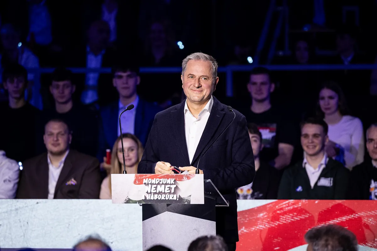 Így köszöntötték Dankó Béla országgyűlési képviselőt a Háborúellenes Gyűlésen