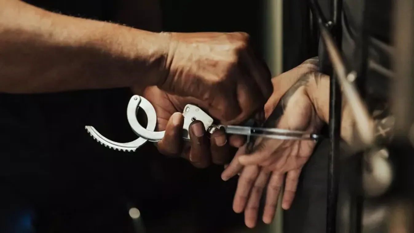 Hagymaaprítás közben késelte halálra párját a 22 éves magyar nő Németországban