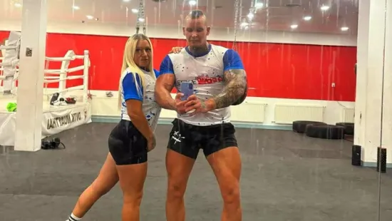 Hogy micsoda? A saját párja ütötte meg Ádám Securityt