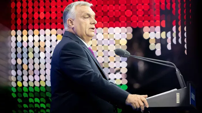 Orbán Viktor videóüzenetben szólította fel Zelenszkijt