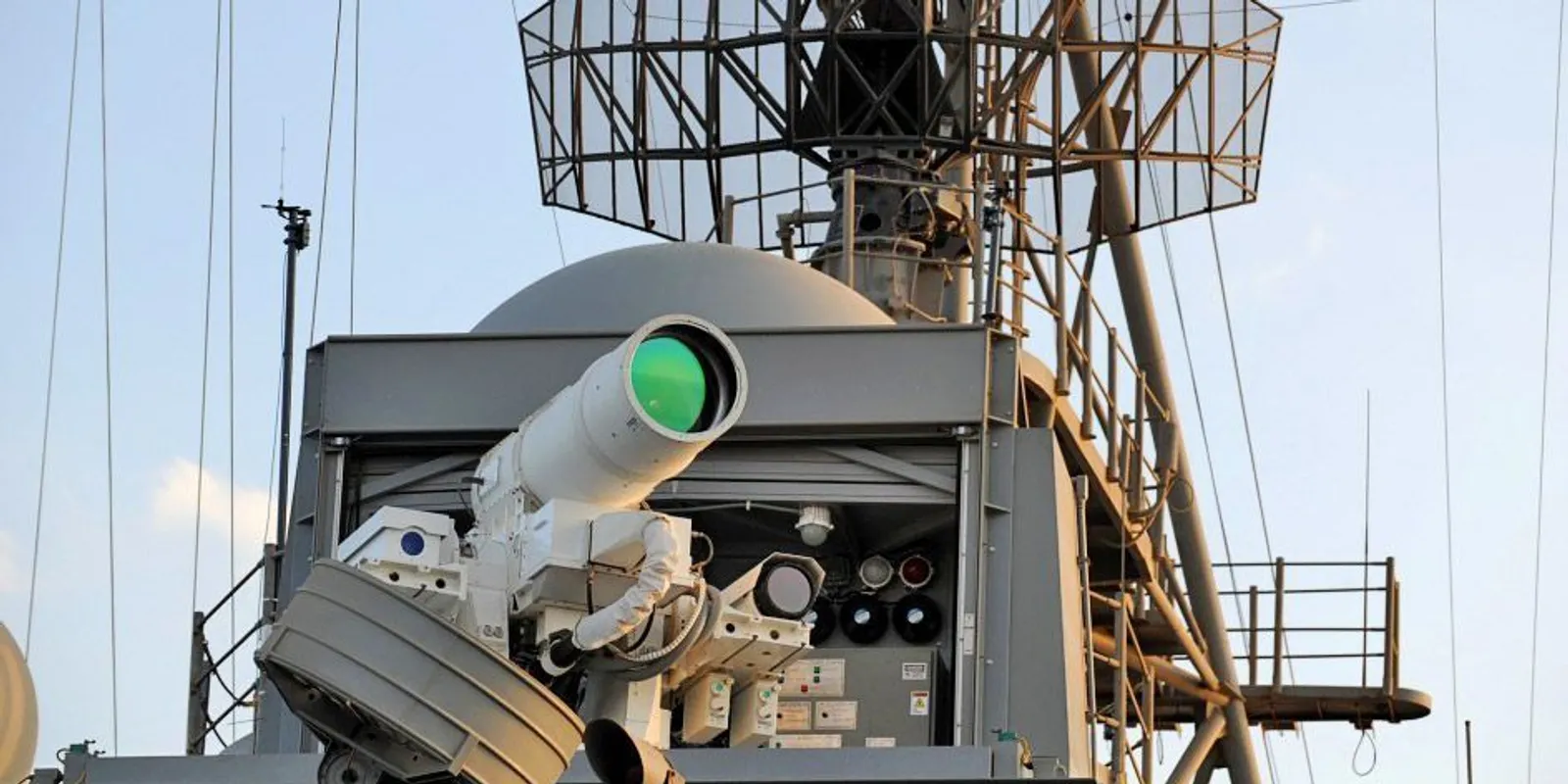 Lufik estek áldozatul az amerikai drónelhárító lézernek