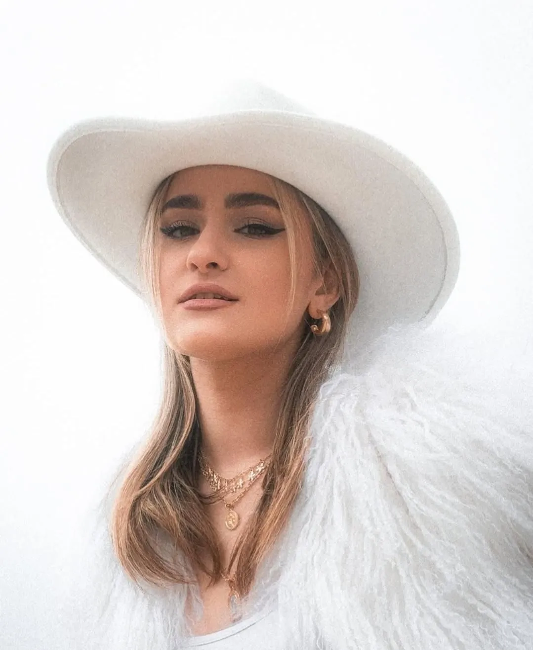 Ádám Szófia váratlan udvarlók lepték meg külföldön.