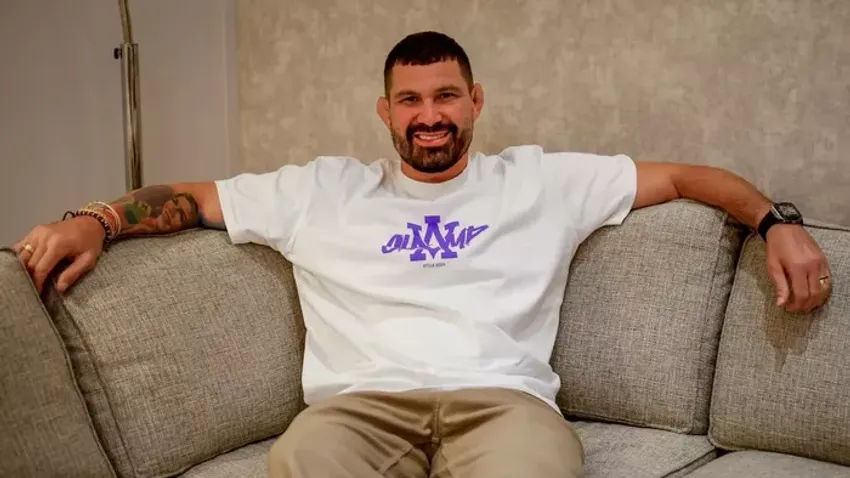 Kiállt a béke mellett, balos lapok támadják Végh Attilát