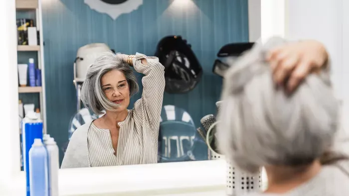 Divat a természetes ősz haj: 4 fazon, ami megfiatalít