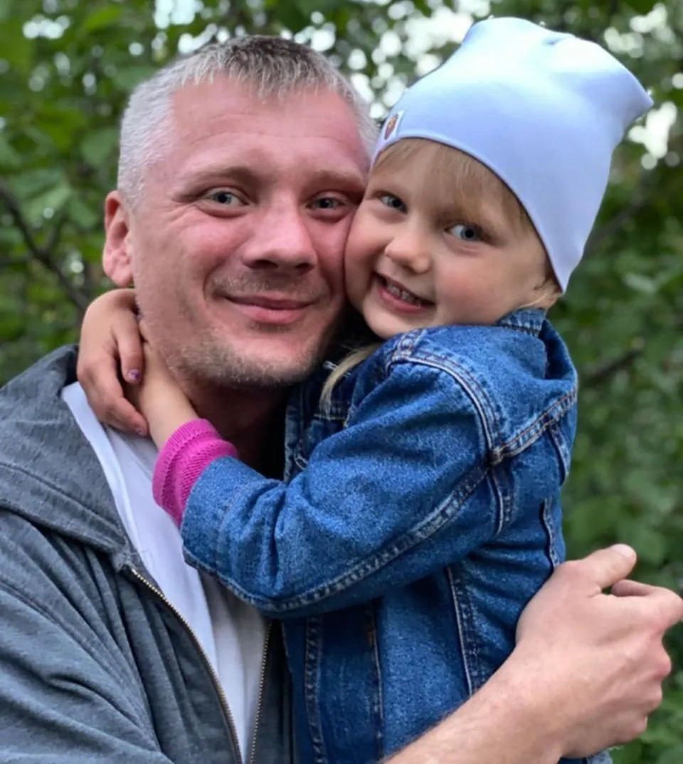 Artem Tretiakov, a 2023-ban eltűnt ukrán férfi kislányával