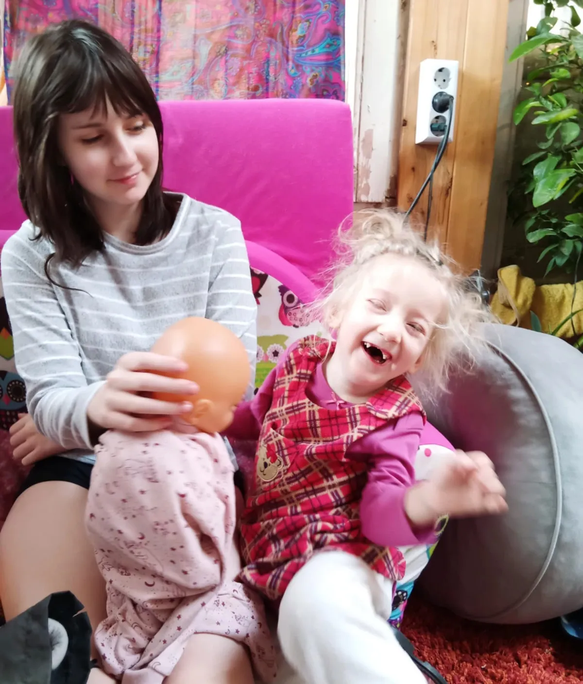 Emese kedvenc babájával, Áronkával