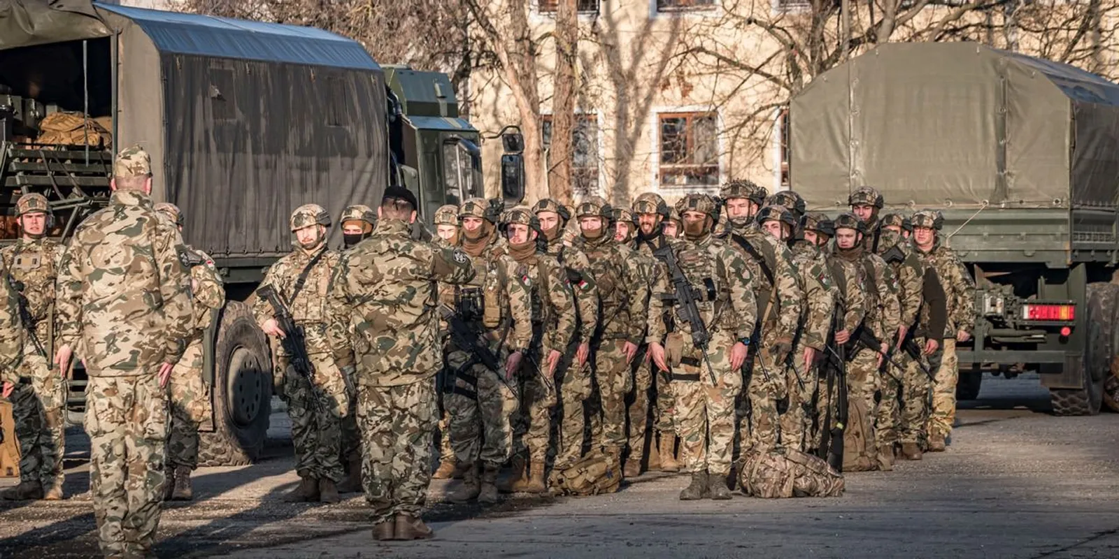 Fotók: már katonák védik a magyar energiarendszert!