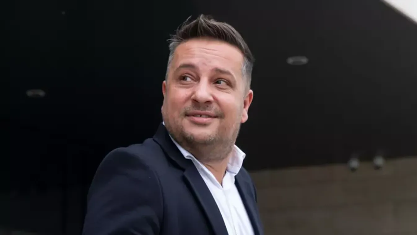 Őrült rajongás: L.L. Junior nevét viseli karján egy nő