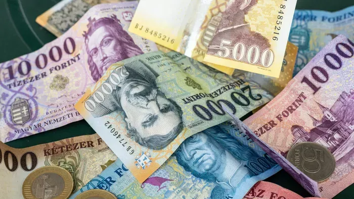 Béremelésekkel indul február