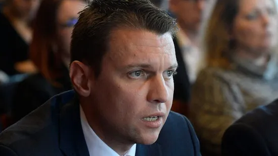 Menczer Tamás leleplezte: így kaszált a tiszás politikus az elzárt Barátság-vezetéken
