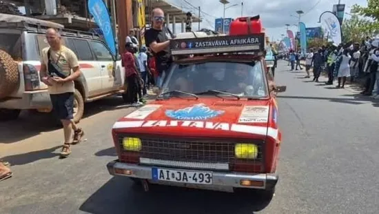 Meghódították Sierra Leonét a gyöngyösi srácok, és már úton vannak hazafelé a Zastavával! - GALÉRIA