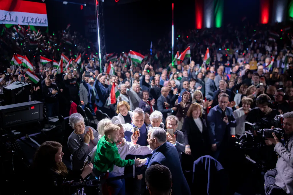 2025. 02. 07. DÁP, HEGY, háborúellenes gyűlés, szombathely 
tömeg