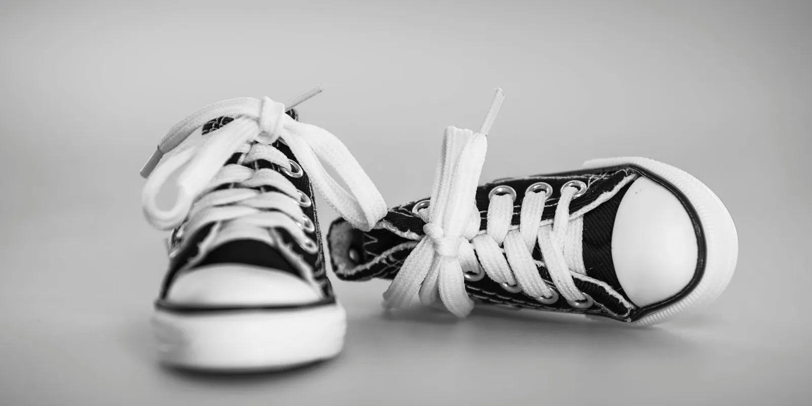 Rendszeresen összekeverte fia cipőit