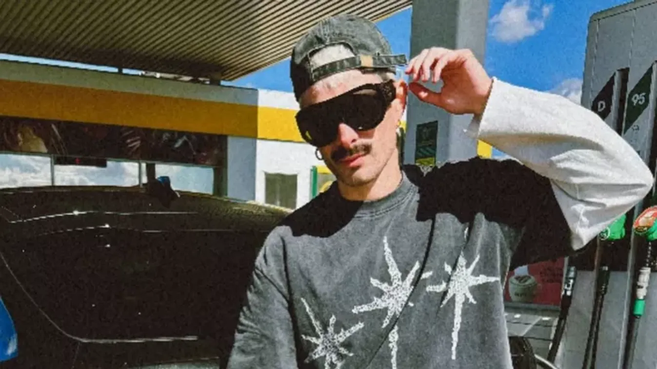 ByeAlex sokkolta a rajongókat: örökre magán viseli az exét!