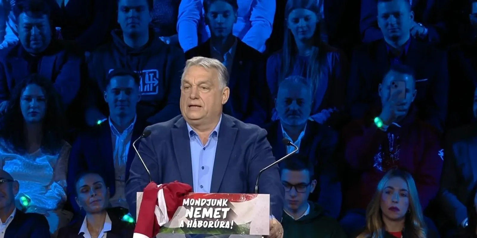 Háborúellenes Gyűlés: Hatalmas ováció fogadta Orbán Viktort