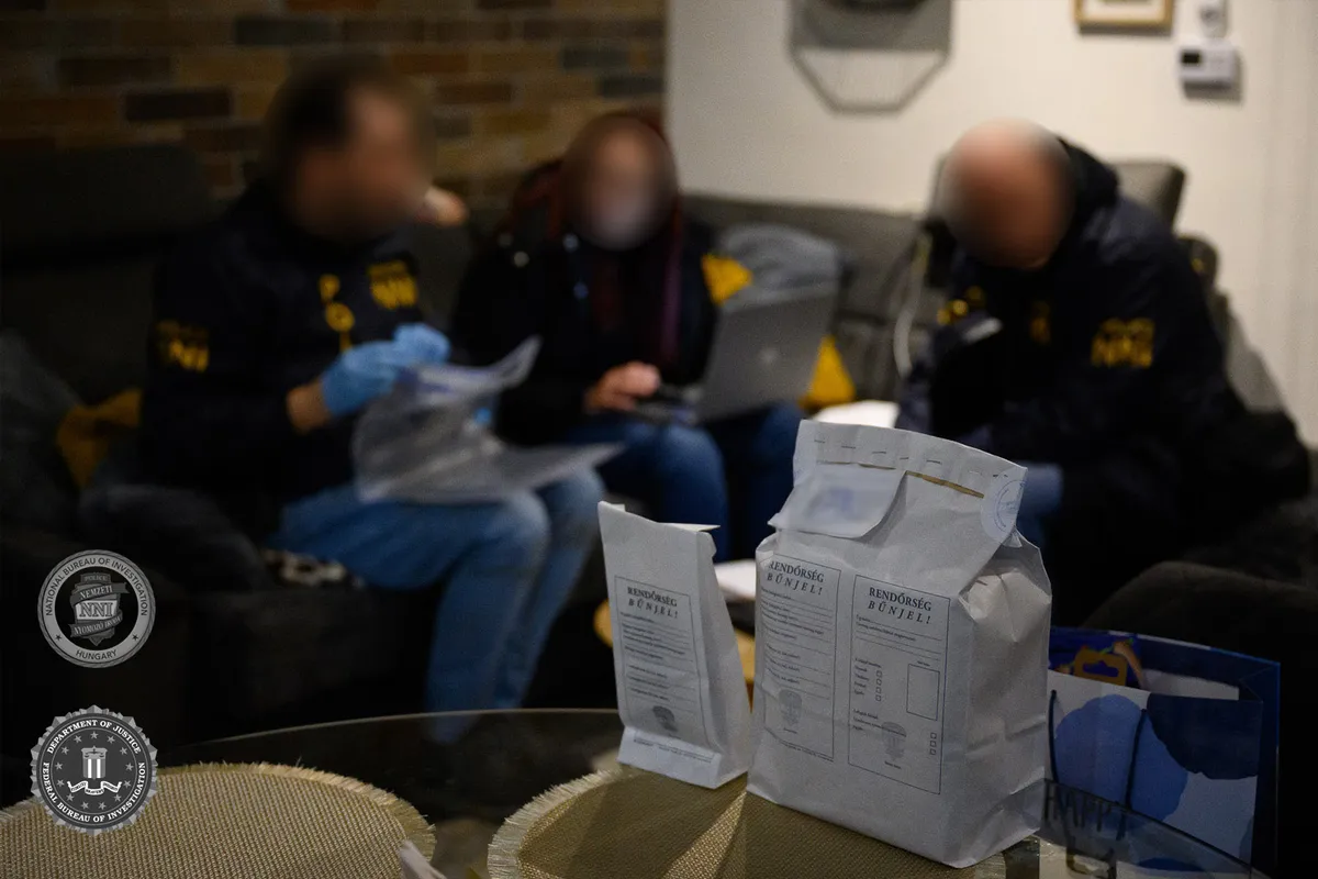 Lefogalták az aranynak álcázott lapokat is 