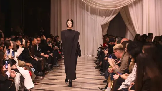 Művészetből szabott ruhák: a NUBU új kollekciója tarolt a Budapest Central European Fashion Weeken