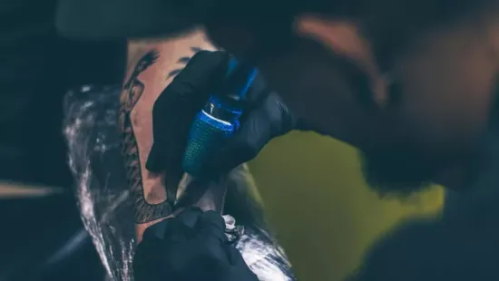 "Kockára tettem a látásomat, hogy kitetováltassam a szemgolyómat"