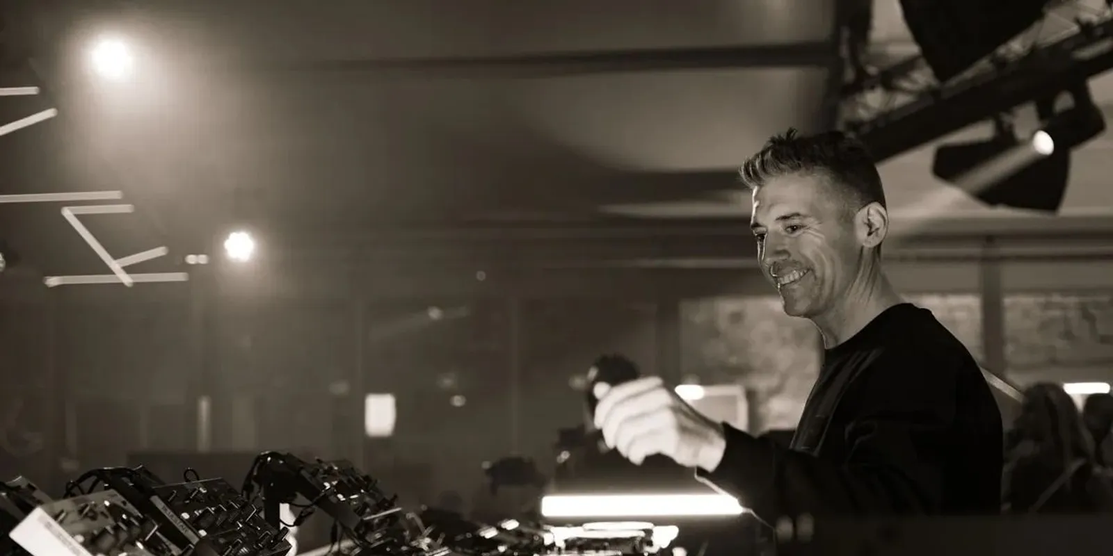 Eltemették a magyar DJ-t, így néz ki Chriss Ronson sírja