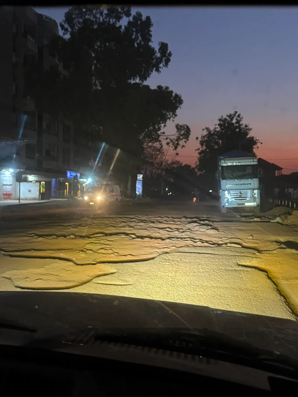 Úttalan útakon. Labe Fotó:  Facebook / Zastavával Afrikába