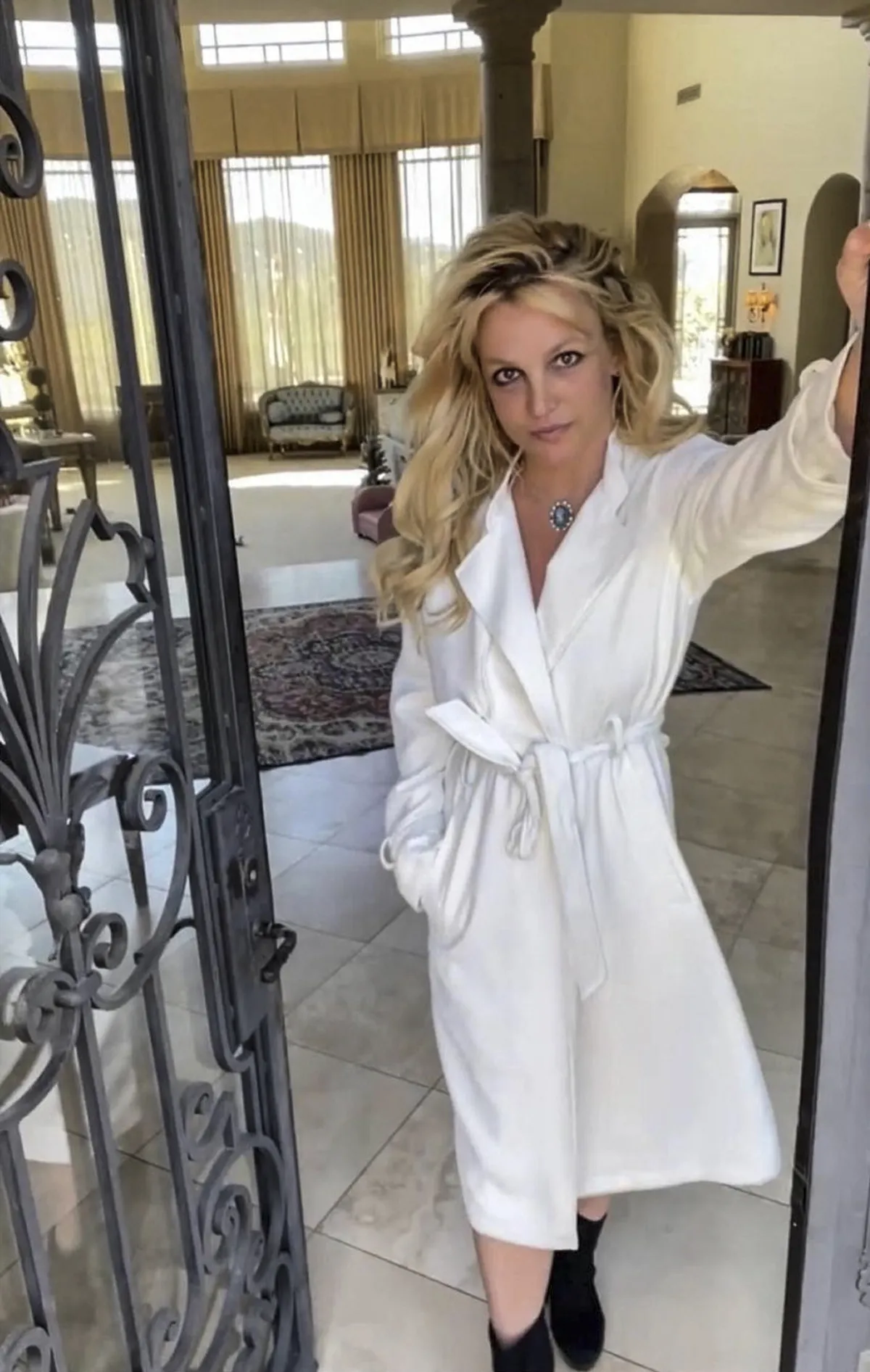 alt=Britney Spears ittasan ült volán mögé - kattant a bilincs a csuklóján