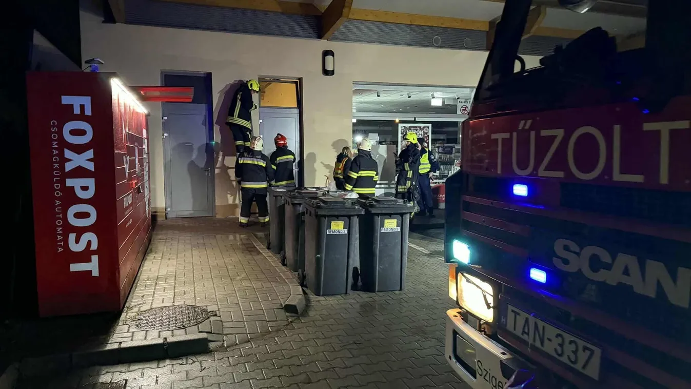 Részeg férfit mentettek ki az áruházi mosdóból.