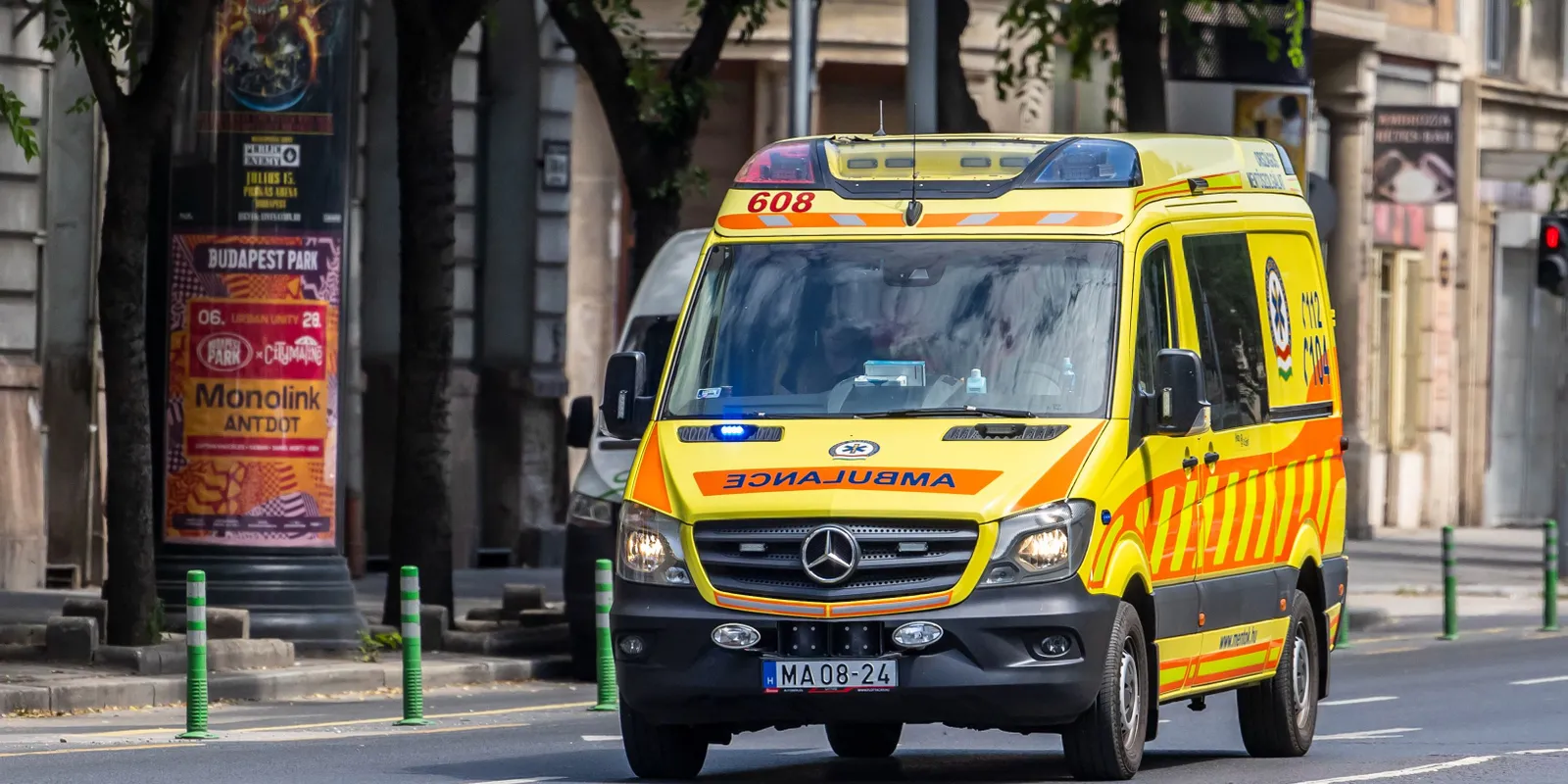 Teljes lezárás: súlyos buszbaleset történt a főúton