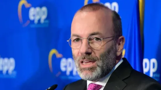 Manfred Weber kijelentését nem lehet félreérteni: háborúra készülnek Brüsszelben