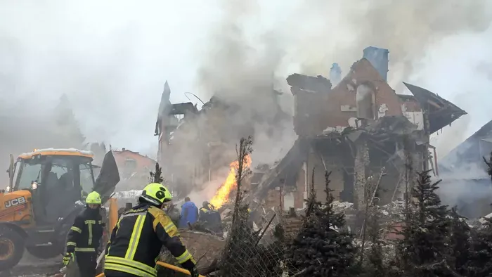 Éjjel érte támadás Ukrajnát, egy ember meghalt, négy gyerek megsérült