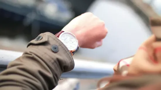 Elegáns női karórák – stílus, funkcionalitás és trendek egy helyen