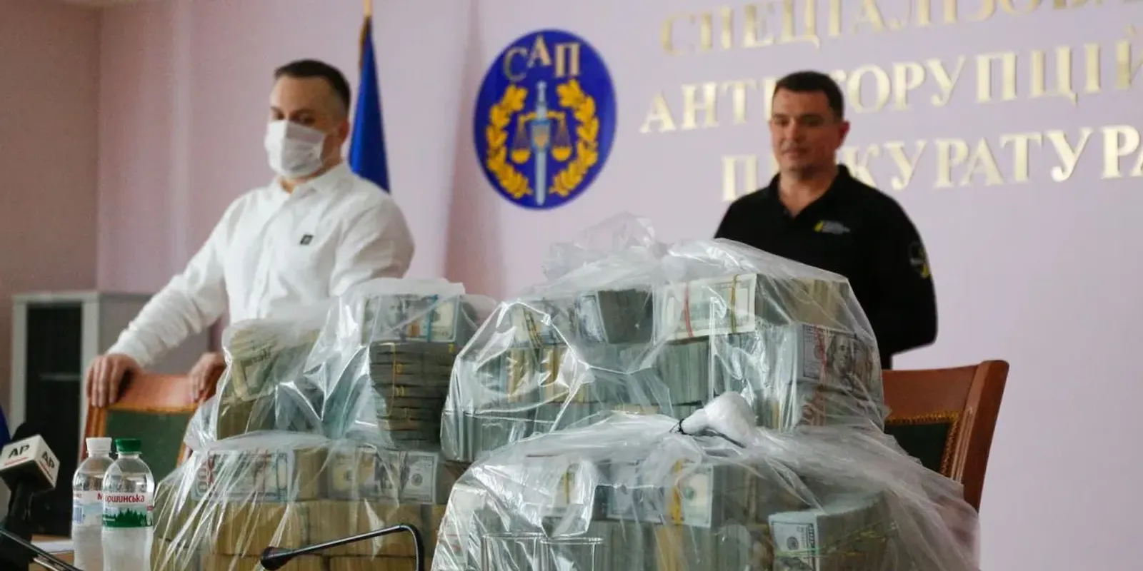 Korrupció! Őrizetbe vettek egy volt ukrán minisztert