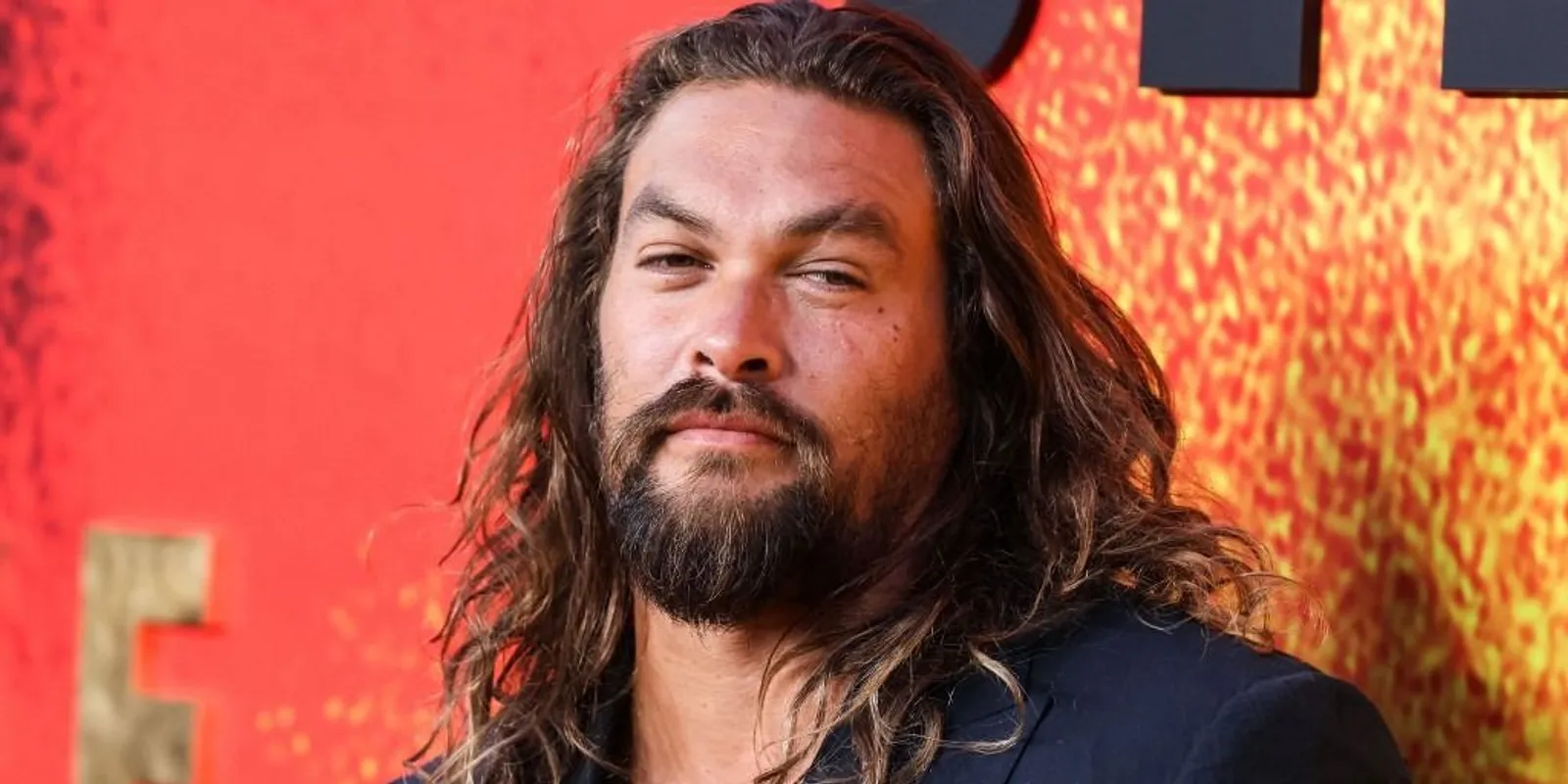 Romantikus hangulatba került Jason Momoa