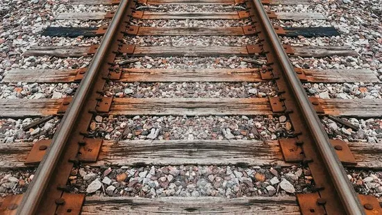 Életét adta egy 12 éves kislányért: vonat gázolta el a hős férfit