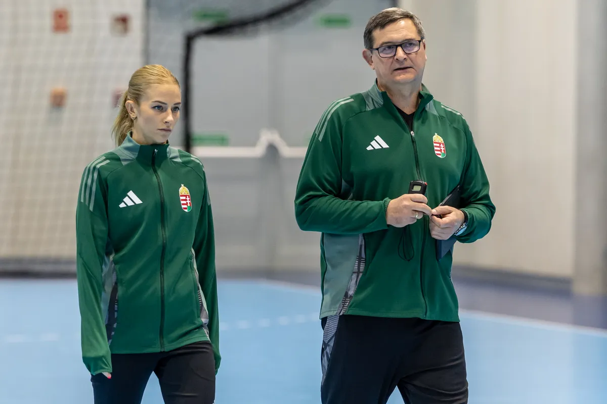 Golovin Vlagyimir szövetségi kapitány és Fodor Csenge kézilabdázó