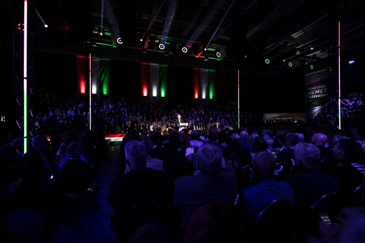 A szombathelyi Háborúellenes Gyűlésen is teltház előtt válaszolt a kérdésekre Orbán Viktor 