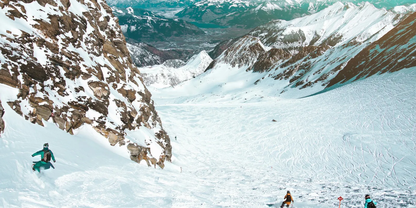 Iszonyú baleset: lavina sodorta el a síelőket