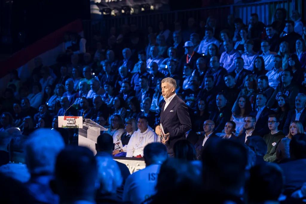 Háború ellenes Gyűlés HEGY Esztergom 2026.02.28.