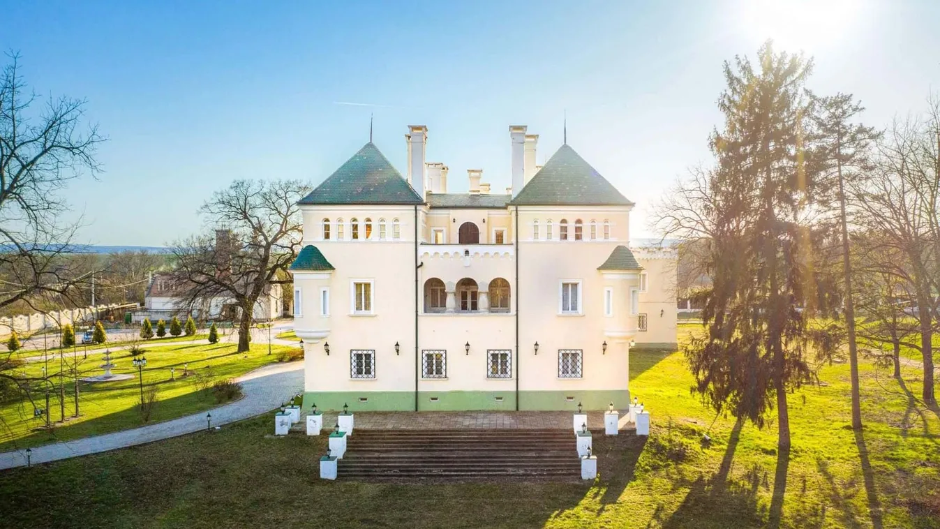 A nyertes megveheti a magyar Versailles-t is.