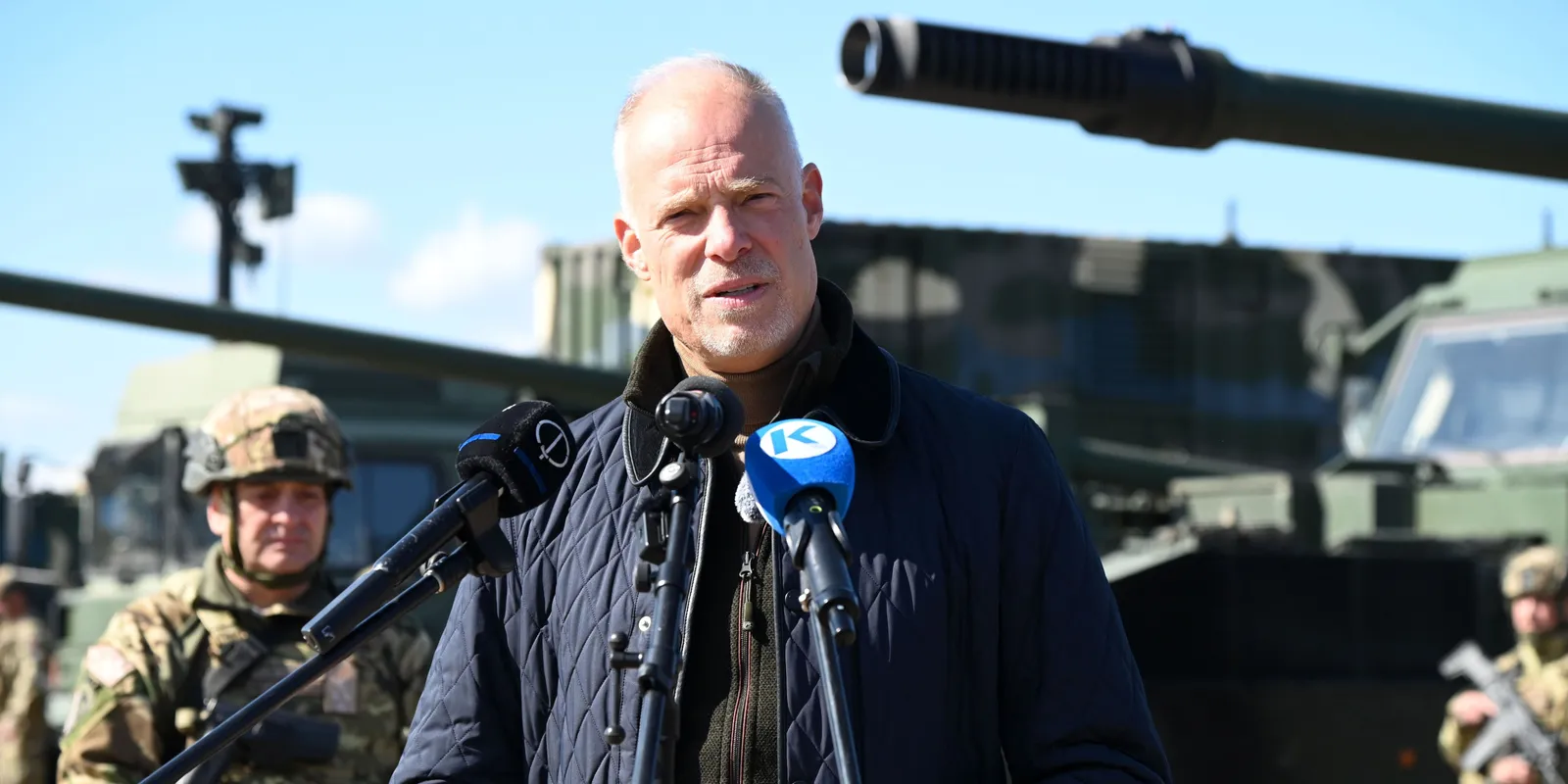 Most nem fenyegeti a magyar fiatalokat a sorkatonaság