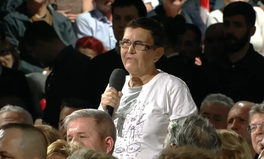 Háborúellenes Gyűlés HEGY Esztergom 2026.02.28.
Jakab Kinga kérdező