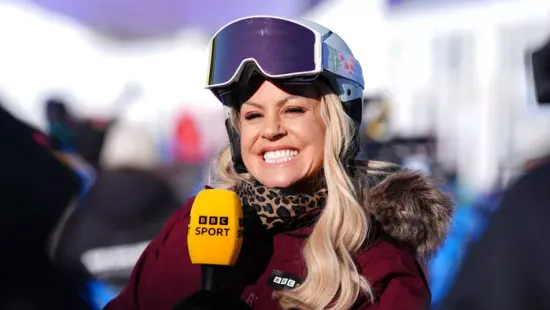 Túl nagy mellei miatt kapott tiltást, Lady Gagára hasonlított a téli olimpia sízője